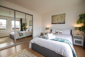 4 bedrooms, iron/ironing board, WiFi, bed sheets - Breathtaking Riverside Apartment - in zone 1 (London)