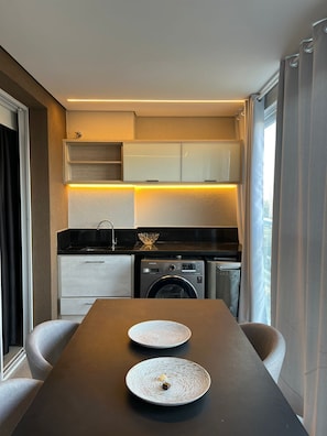 Micro-ondes, four, plaque de cuisson