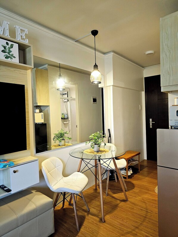 Shared Dormitory, Multiple Bedrooms, Accessible, Mountain View | Living room