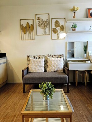 Shared Dormitory, Multiple Bedrooms, Accessible, Mountain View | Living room