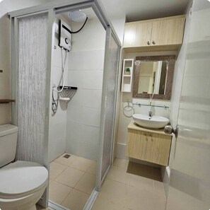 Dormitorio compartido, varias habitaciones, accesible para personas con discapacidad | Baño