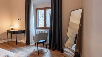 Bureau, Wi-Fi gratuit, draps fournis