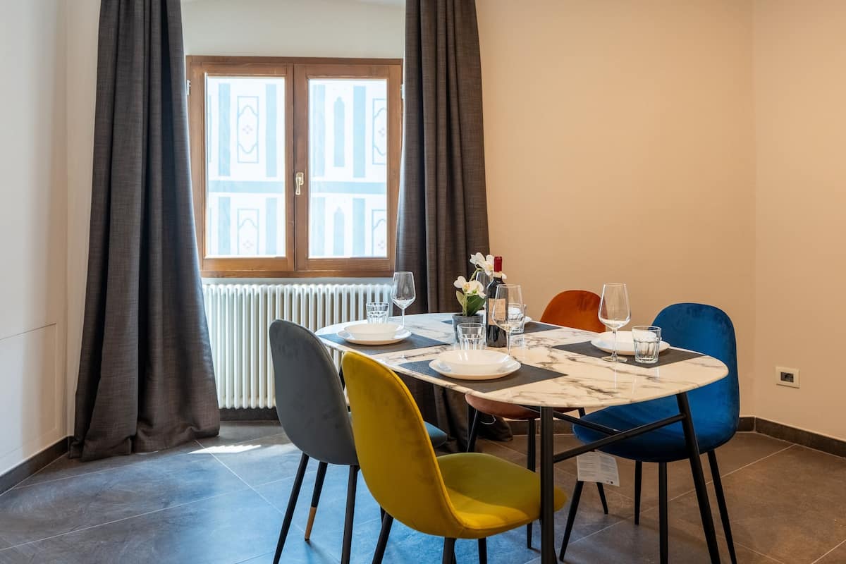 Cocina privada | Nevera en la zona común y microondas en la zona común