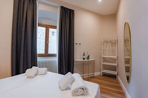 Desk, free WiFi, bed sheets - Florence Dome Rooms (Florence)