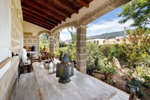Outdoor dining - Sea and Canopy Rooms: Mountain View, Shared Terrace and Garden (SARROLA CARCOPINO)