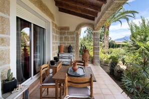 Outdoor dining - Sea and Canopy Rooms: Mountain View, Shared Terrace and Garden (SARROLA CARCOPINO)
