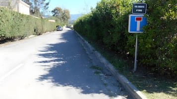 Parkplätze auf dem Gelände