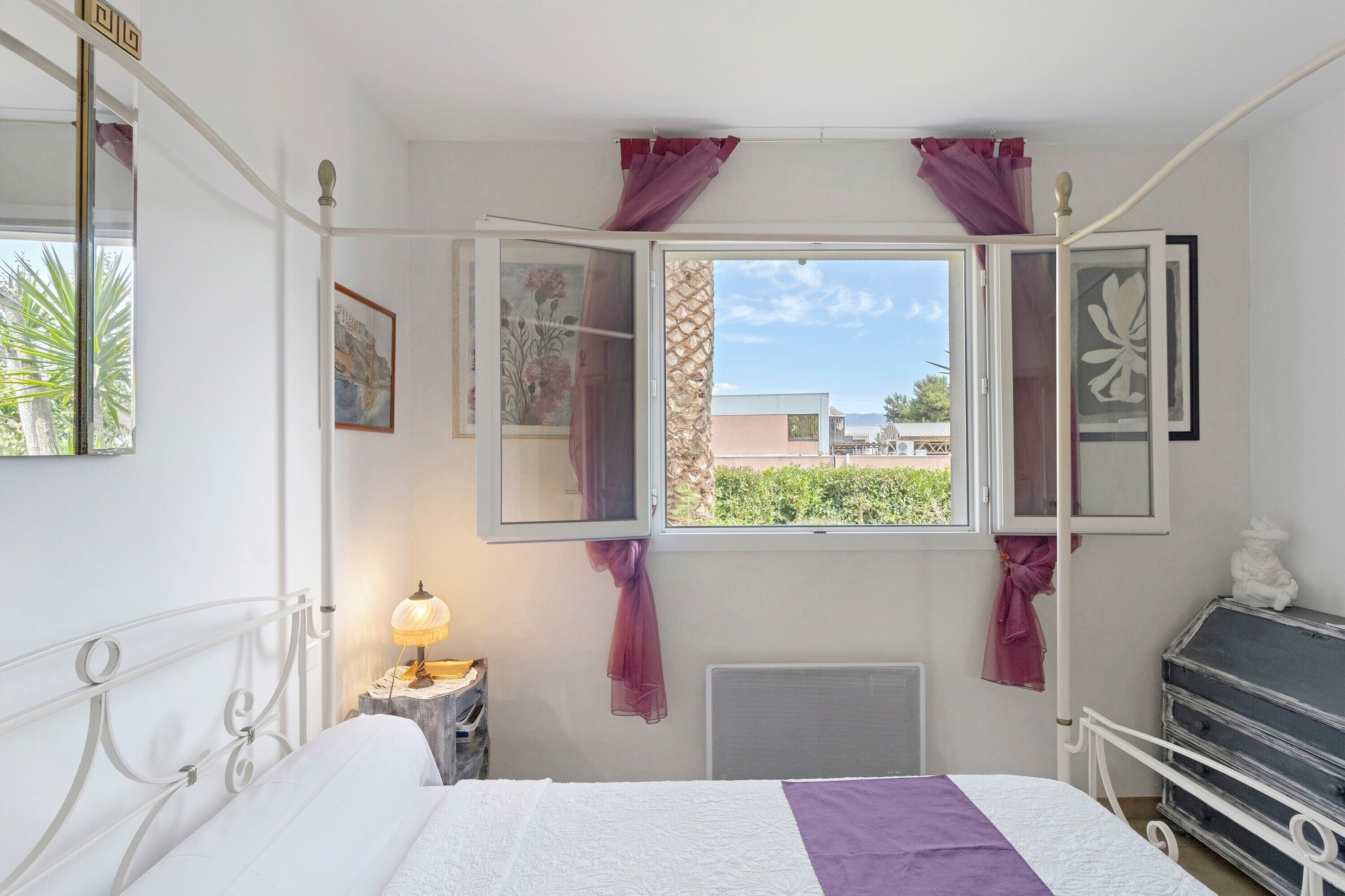 1 bedroom, bed sheets