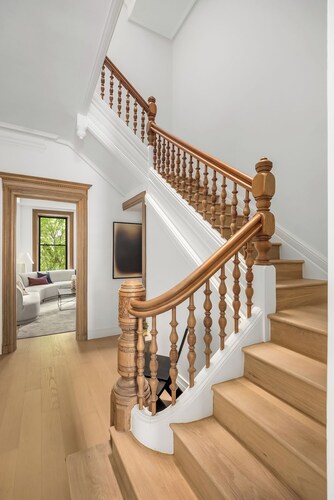 Luxury 5-Bedroom Townhome by Central Park, Upper West Side Manhattan NYC