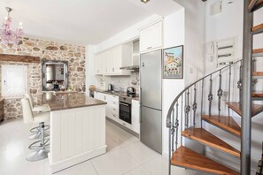 Réfrigérateur, four, lave-vaisselle