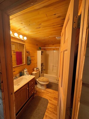 Hårtørrer, håndklæder, Sæbe, Toiletpapir