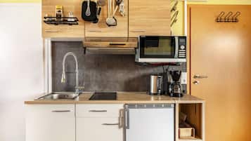 Fridge, microwave, stovetop, electric kettle