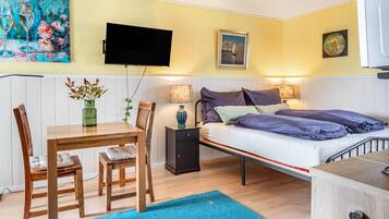 1 dormitorio, tabla de planchar con plancha, wifi y ropa de cama