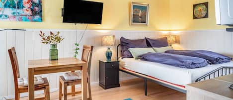 1 bedroom, iron/ironing board, WiFi, bed sheets