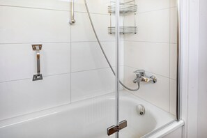 Shower, hair dryer, towels - Apartment 'Blue' with Private Terrace, Shared Garden and Wi-Fi (Bad Krozingen)