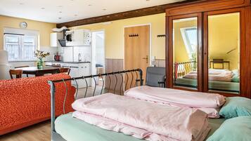 Desk, iron/ironing board, WiFi, bed sheets