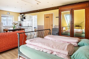 Desk, iron/ironing board, WiFi, bed sheets