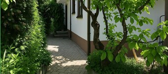 Apartment 'Green' with Private Terrace, Shared Garden and Wi-Fi