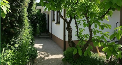 Apartment „Green“ mit privater Terrasse, Gemeinschaftsgarten und WLAN