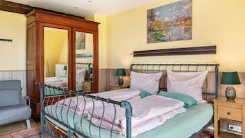 1 dormitorio, escritorio, tabla de planchar con plancha y wifi