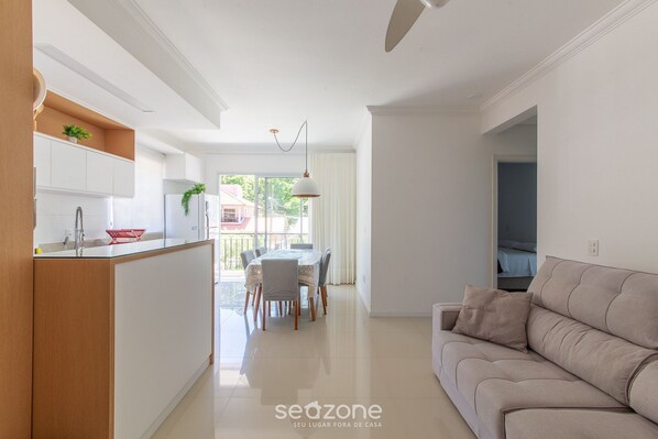 Basic Apartment | Living area