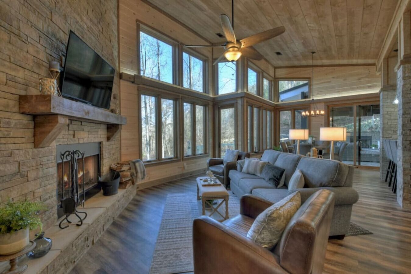 Smart TV, fireplace, stereo