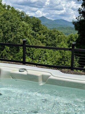 Bañera de hidromasaje al aire libre