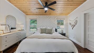 6 bedrooms, desk, WiFi