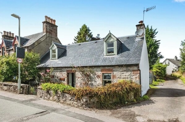 Exterior - Cosy Highland Cottage Stay (Drumnadrochit)