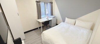BY Charming 1-BR hotel in terrific Taipei City with AC, easy to go everywhere