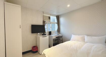 BY Charming 1-BR hotel in terrific Taipei City with AC, easy to go everywhere