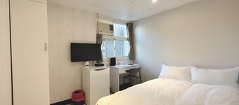 BY Charming 1-BR hotel in terrific Taipei City with AC, easy to go everywhere