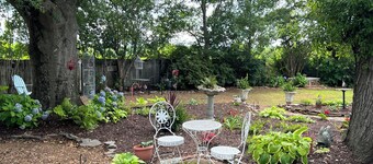 Lovely pet- friendly 2-bedroom house in the Greer countryside