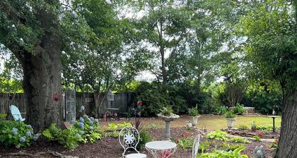 Lovely pet- friendly 2-bedroom house in the Greer countryside
