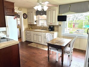 Micro-ondes, four, plaque de cuisson