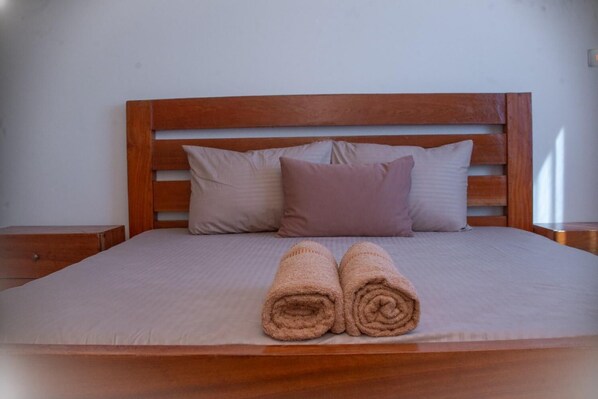2 chambres, fer et planche à repasser, Wi-Fi, draps fournis