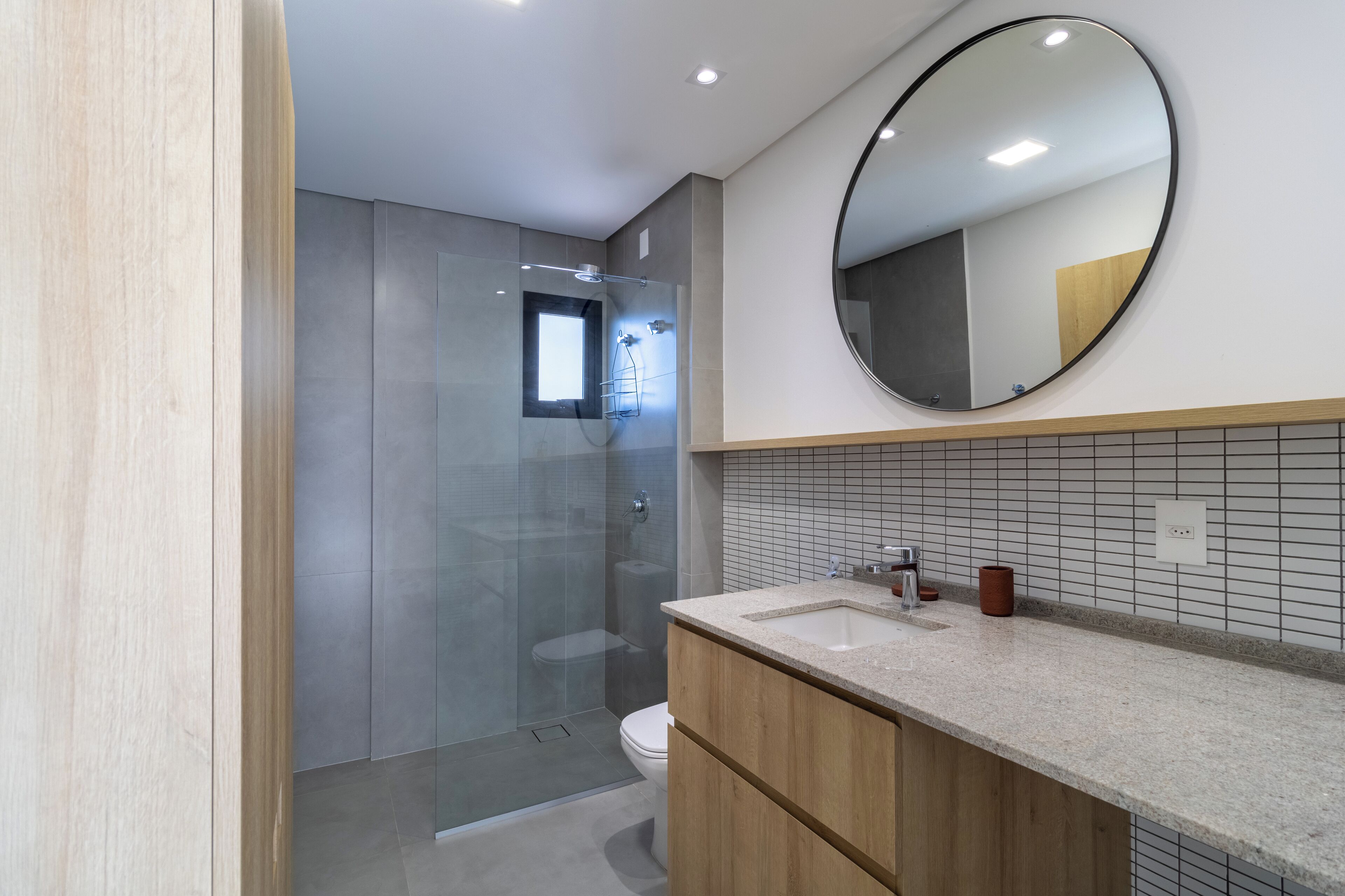 Apartamento básico | Banheiro | Produtos de toalete grátis 