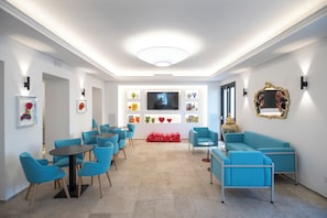 Coin salon dans le hall