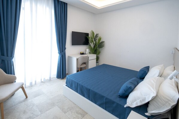 Superior Double Room | Minibar, in-room safe, desk, laptop workspace