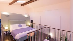 2 bedrooms, iron/ironing board, internet, bed sheets