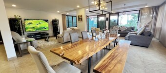 Spacious 5-bedroom house with, Pool, Gym, Sauna, and Large Yard in Escazu