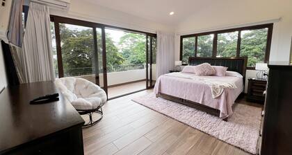 Spacious 5-bedroom house with, Pool, Gym, Sauna, and Large Yard in Escazu