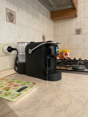 Kaffe og/eller kaffemaskine
