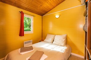 2 chambres, fer et planche à repasser, Wi-Fi gratuit, draps fournis