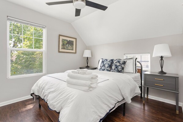 3 bedrooms, iron/ironing board, WiFi, bed sheets