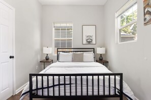 3 bedrooms, iron/ironing board, WiFi, bed sheets