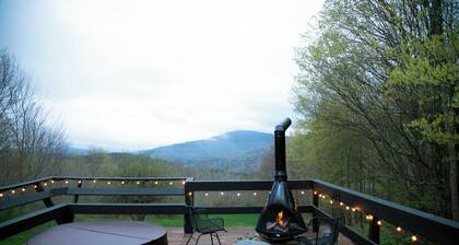 Crows Nest Mtn. Chalet - Hot Tub, Mtn Views, Dog Friendly