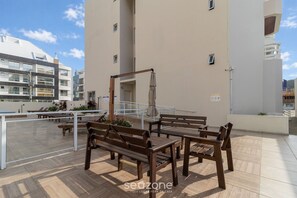 Outdoor dining - Charming Stay Steps From the Sea Ftm0401 (Florianópolis)