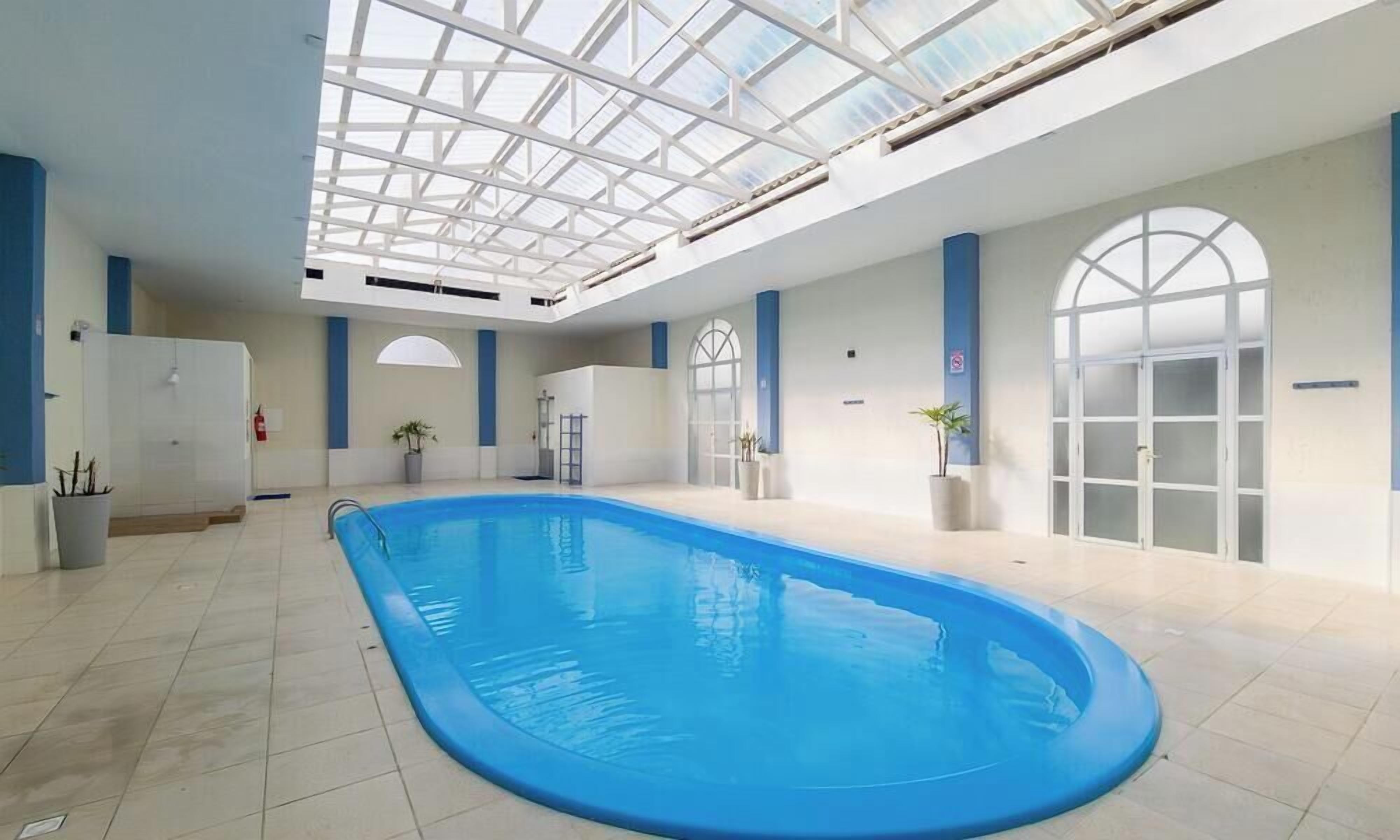 Apartamento básico | Piscina | Una piscina al aire libre