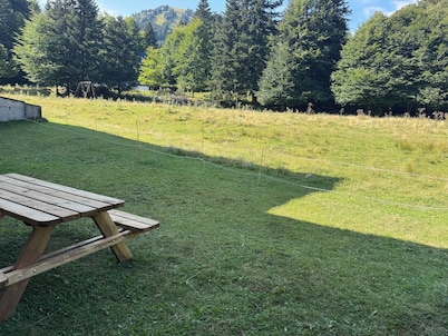 APARTMENT WITH GARDEN IN THE HEART OF MOURTIS IN THE PYRENEES